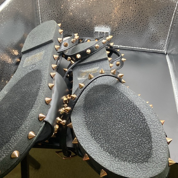 Cape Robbin black with gold sandals new bought in sacks off 5th. - Picture 2 of 3